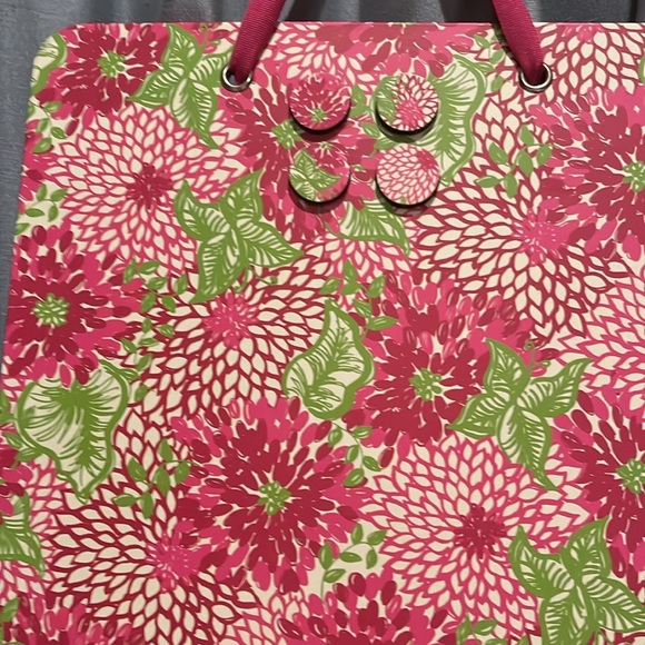 Lilly Pulitzer Magnetic Board with 4 magnets - Picture 16 of 16